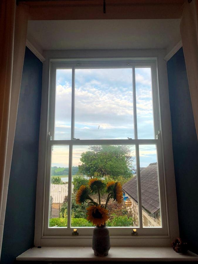 Dylan Thomas Sea View Bed and Breakfast Laugharne Buitenkant foto